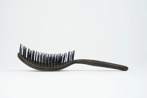EcoHeads Wet Detangling Brush showing flexible bristles, designed for gentle detangling on wet hair.